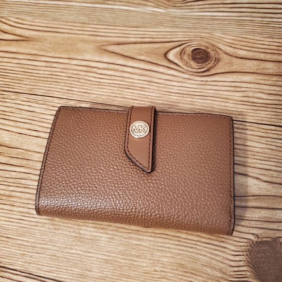 Michael Kors Medium Walletš¤ - Picture 1 of 7